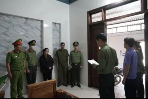 Cơ quan chức năng đọc quyết định khởi tố vụ án hình sự, khởi tố bị can Phan Thị Nhật Vi