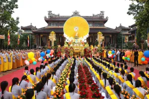 Trang nghiêm Đại lễ Phật đản ở Tổ đình Từ Đàm