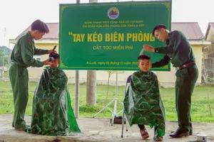 Tay kéo biên phòng