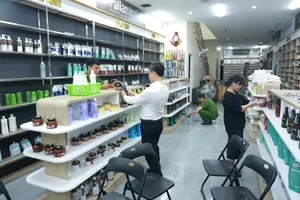 Phát hiện 2,5 tấn mỹ phẩm không rõ nguồn gốc tại một cửa hàng mỹ phẩm ở thành phố Đông Hà, tỉnh Quảng Trị