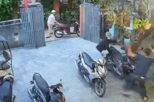 1 thanh niên tử vong do bị 2 đối tượng dùng dao và súng tấn công 