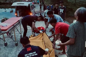 Đưa thi thể anh N.Đ về nhà lo hậu sự