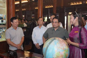 Thủ tướng Phạm Minh Chính dâng hương, dâng hoa tưởng niệm Đại tướng Nguyễn Chí Thanh