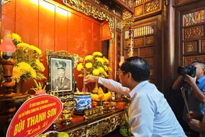 Phó Thủ tướng Bùi Thanh Sơn dâng hương tưởng niệm Đại tướng Lê Đức Anh