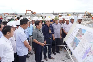Kiểm tra tiến độ thi công Dự án cảng Mỹ Thủy, Thủ tướng yêu cầu tập trung triển khai nhanh dự án