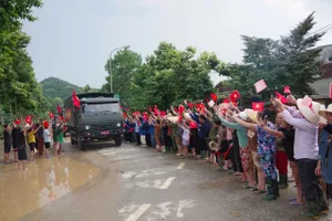 Tình quân dân xoa dịu những nỗi đau nơi “rốn lũ” Nghệ An