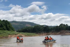 Triển khai lực lượng tìm kiếm nạn nhân mất tích trên sông Sê Pôn