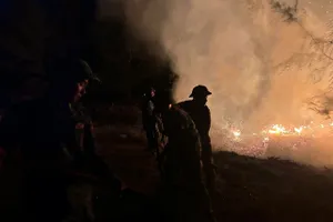 Nỗ lực khống chế, dập tắt đám cháy