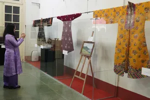 Cổ vật quý hiếm hiến tặng cho Di sản Huế được giới thiệu tại triển lãm