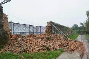 Đoạn tường thành phía Bắc Hoàng thành Huế bị sập trong mưa lũ