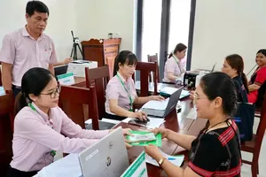 Đồng bào các dân tộc khu vực miền núi TP Huế phấn khởi tiếp nhận nguồn vốn vay ưu đãi tại NHCSXH TP Huế 