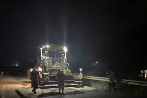 Sau thời khắc chào đón năm mới 2026, các đơn vị thi công tiếp tục đẩy mạnh tiến độ thực hiện Dự án mở rộng đường cao tốc La Sơn - Hòa Liên 