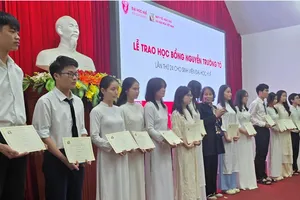 Trao 157 suất học bổng Nguyễn Trường Tộ cho sinh viên Đại học Huế