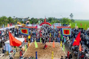 Tưng bừng hội vật truyền thống hơn 400 tuổi 