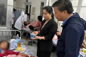 Hàng loạt học sinh ở Quảng Trị bị ngộ độc nghi do ăn bánh mì