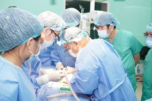 Ghép tạng từ người chết não hiến tặng cho bệnh nhân