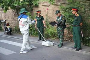 Máy radar xuyên đất khảo sát tại các vị trí nghi có mộ tập thể liệt sĩ ở khu vực Kinh thành Huế