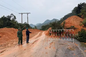 Khôi phục các tuyến giao thông bị sạt lở ở Huế và Quảng Trị