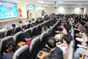 Gần 300 đại biểu tham dự hội nghị