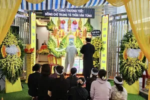 Lễ tang đồng chí Trần Văn Tùng diễn ra tại nhà riêng ngày 14-9. Ảnh: NGUYỄN HÒA