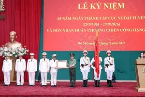 Cục Ngoại tuyến đón nhận Huân chương Chiến công hạng nhất
