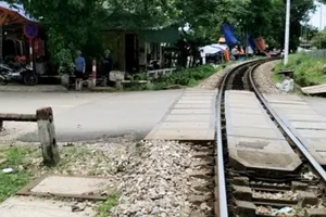 Hiện trường điểm gác chắn tàu hỏa đường sắt Bắc - Nam, nơi Trung gây ra sự việc