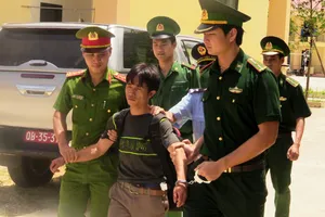 Lực lượng chức năng bắt giữ đối tượng Xồng Giổng Hả