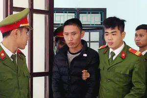 Áp giải bị cáo về trại giam