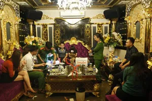 Lực lượng Công an khám xét tại hiện trường