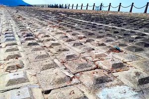 Các móc sắt bị han gỉ rất nguy hiểm