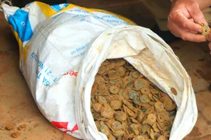 Tiền xu cổ được phát hiện