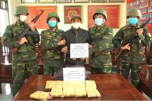 Đối tượng Kha Văn Mun bị bắt giữ cùng tang vật 