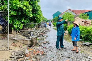 Bão số 5 gây lốc xoáy và mưa lớn nhiều nơi