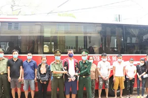 Phương tiện chở các đối tượng từ Hà Tĩnh vào khu vực Cửa khẩu Lao Bảo. Ảnh: Công an Hà Tĩnh