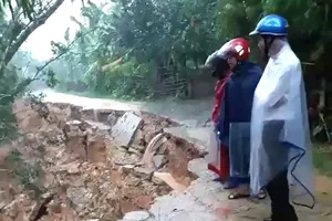 Hiện trường tuyến đường ở thôn Vĩnh Yên (xã Đức Lạng, huyện Đức Thọ, Hà Tĩnh) bị sạt lở