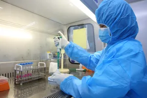 Xét nghiệm các mẫu thử tại CDC Hà Tĩnh