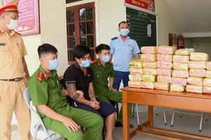 Phạm Minh Đức cùng tang vật bị thu giữ