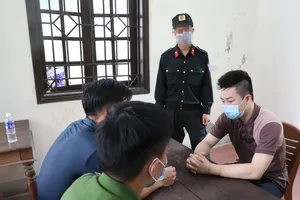 Cơ quan chức năng làm việc với  Nguyễn Trường Giang. Ảnh: Công an Hà Tĩnh cung cấp