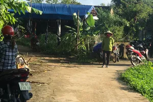 Địa phương và gia đình tổ chức lễ mai táng ông Đ. theo phong tục địa phương