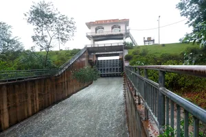 Hồ chứa nước Bộc Nguyên xả tràn lúc 8 giờ ngày 10-10-2023