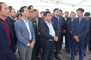 Phó Thủ tướng Nguyễn Chí Dũng kiểm tra tiến độ tuyến đường bộ cao tốc Bắc - Nam qua Hà Tĩnh