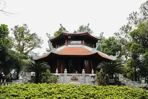 Di tích lịch sử - văn hóa đền thờ cố Tổng Bí thư Lê Duẩn ở khu vực lòng hồ Kẻ Gỗ 