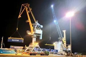 Tàu MACSTAR HAI PHONG cập cảng Vũng Áng, tỉnh Hà Tĩnh, tối 19-8