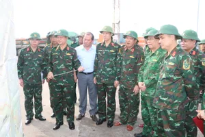 Đoàn công tác Quân khu 4 kiểm tra công tác chuẩn bị phòng, chống bão số 5 tại cảng Cửa Lò, tỉnh Nghệ An 