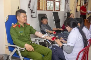 Hà Tĩnh: Tiếp nhận hàng trăm đơn vị máu tại Lễ hội xuân hồng