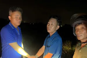 Lực lượng công an bắt giữ nghi phạm Trần Văn Thắng 