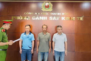 Nguyễn Văn Lục, Trần Minh Cường và Lê Thanh Toàn tại cơ quan công an. Ảnh: Công an Thanh Hóa 