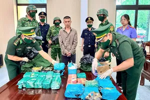Lực lượng chức năng bắt giữ đối tượng Phạm Xuân Thanh cùng tang vật trong chuyên án