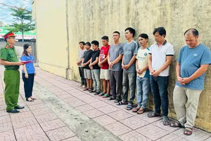 Cơ quan Cảnh sát điều tra đọc lệnh khởi tố đối với các bị can trong vụ án