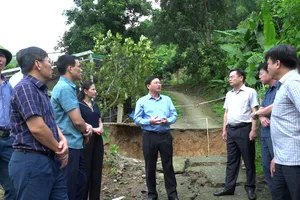 Đoàn công tác tỉnh Thanh Hóa kiểm tra hiện trường sạt lở ở khu dân cư bản Thanh Sơn